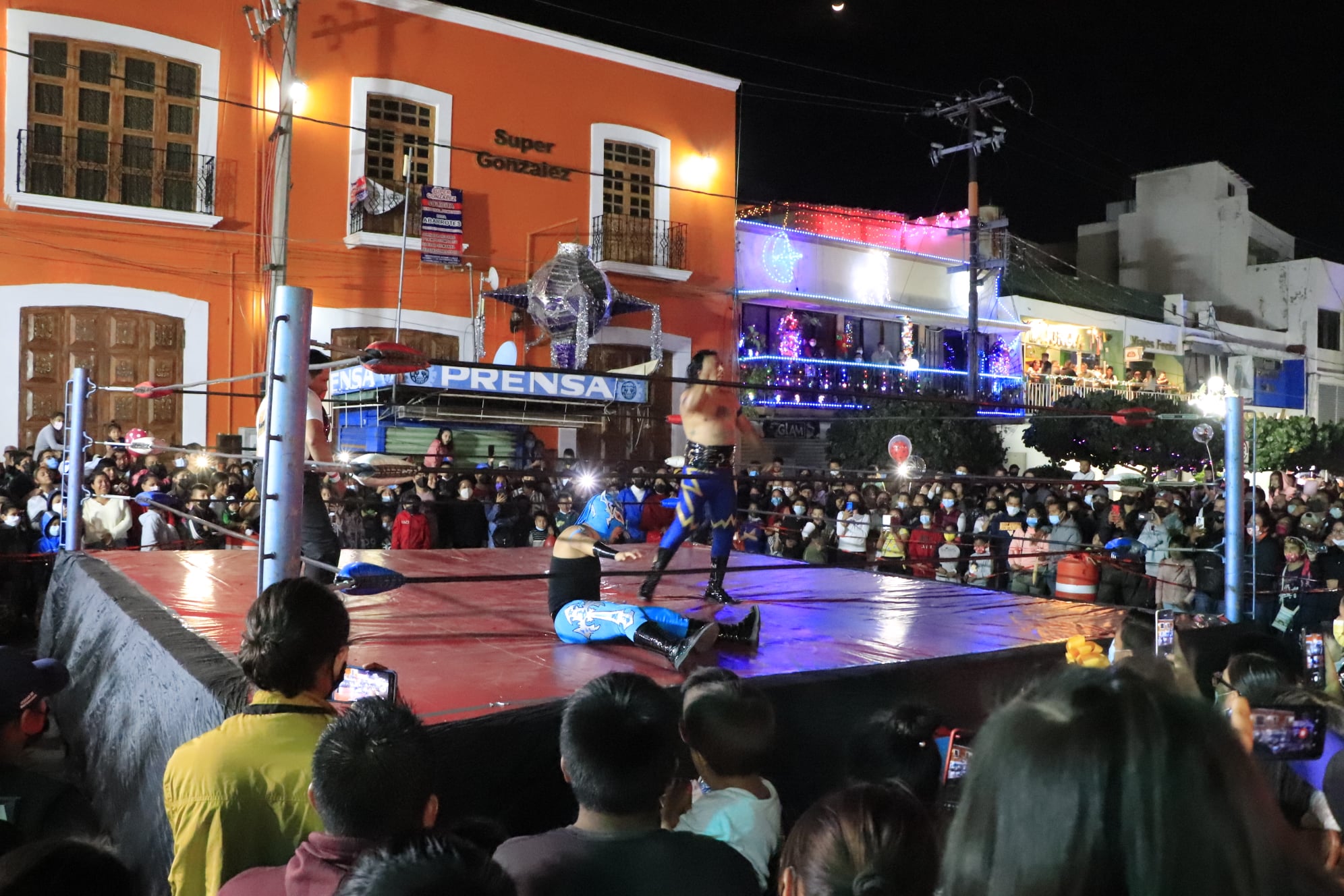 Realizan “Desfile de Luces” en Izúcar de Matamoros