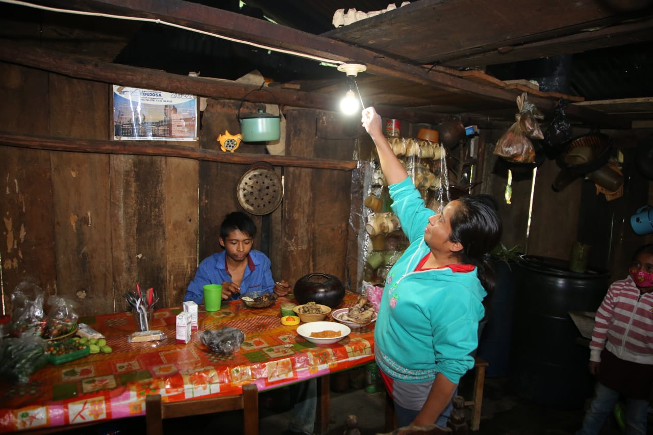 Instala Bienestar paneles solares en Huauchinango y Xicotepec