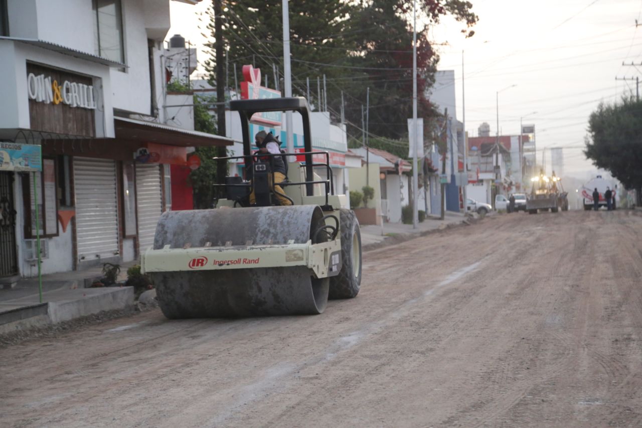 Supervisa Eduardo Rivera avance de obra en Camino Real