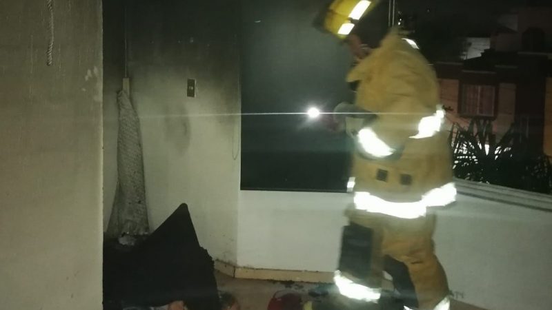 Bomberos sofocan incendio en vivienda de San Pedro Cholula