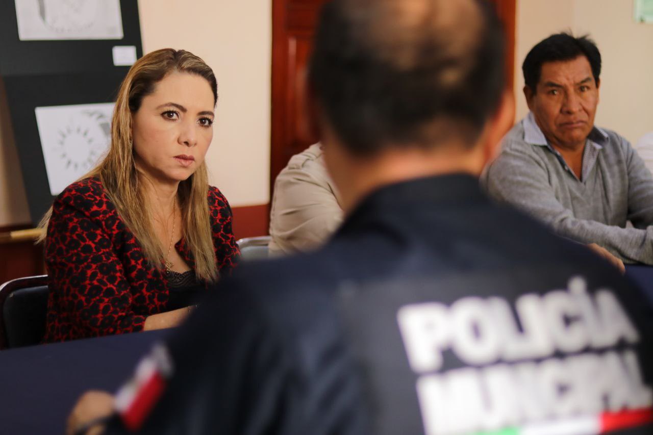 Atiende Paola Angon tema de seguridad con ediles auxiliares de San Pedro Cholula