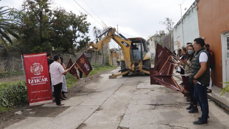Inicia obra de mejoramiento urbano en San Felipe Ayutla, en Izúcar de Matamoros