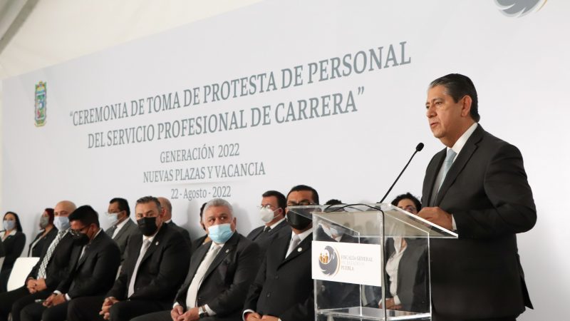 Rinden protesta nuevos funcionarios de la FGE de Puebla