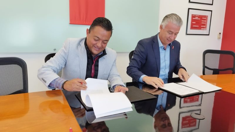 Signan convenio de colaboración ISSSTE Puebla y la UVM