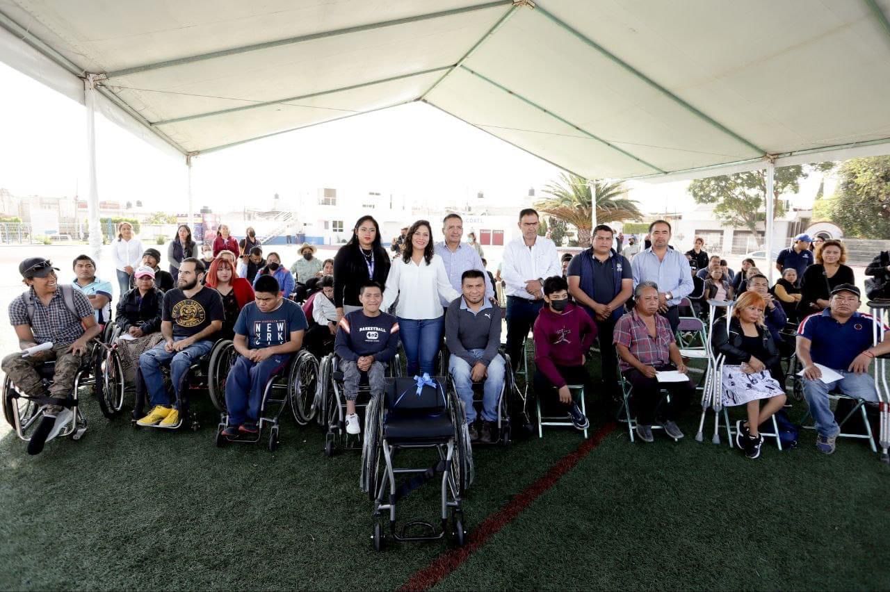 Entrega DIF San Andrés Cholula sillas de ruedas semideportivas