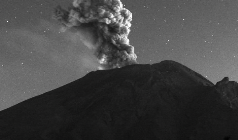 Popocatépetl, con dos explosiones y 139 exhalaciones en las últimas horas: CENAPRED
