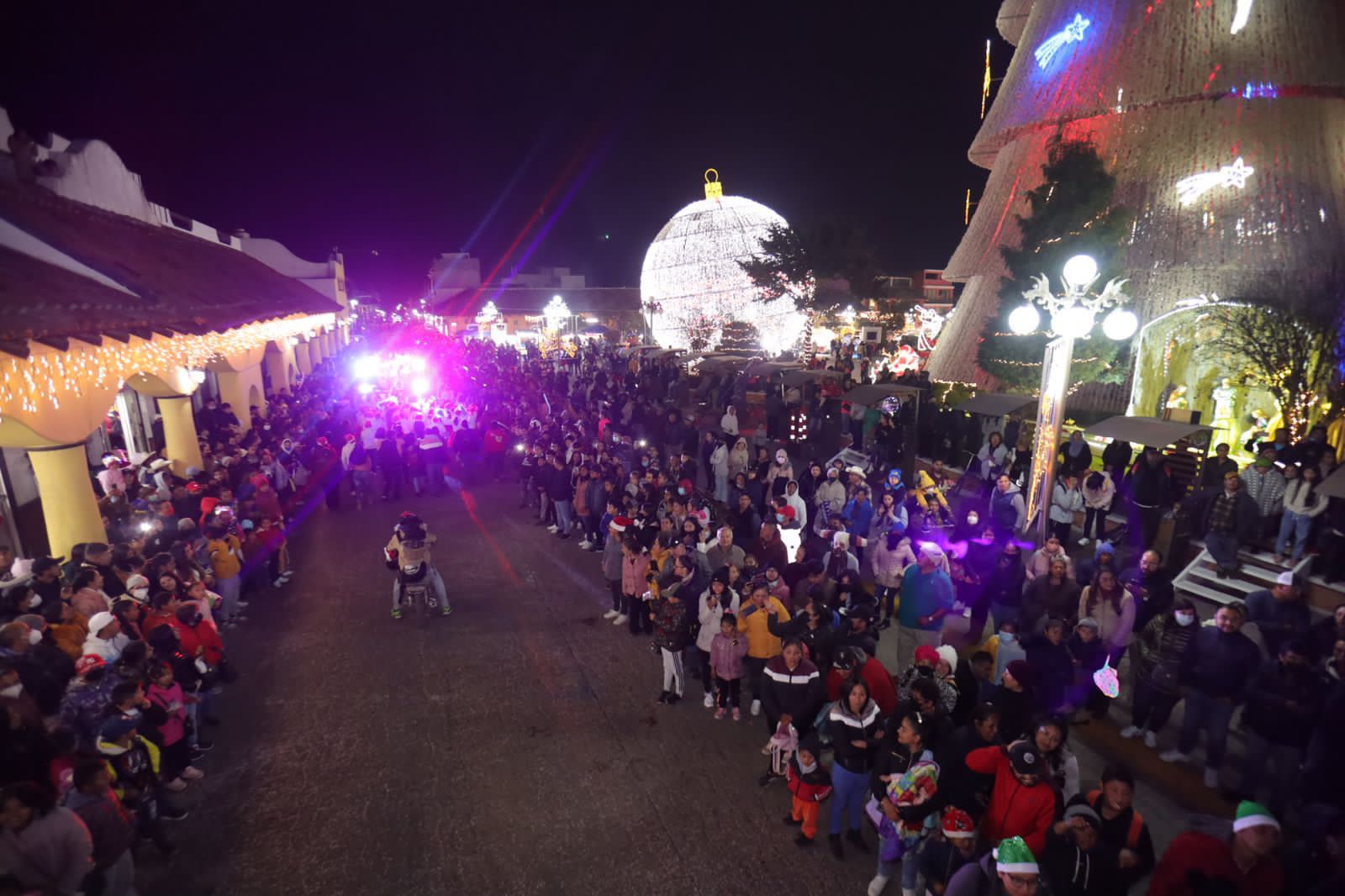 Chignahuapenses disfrutaron del tradicional desfile navideño