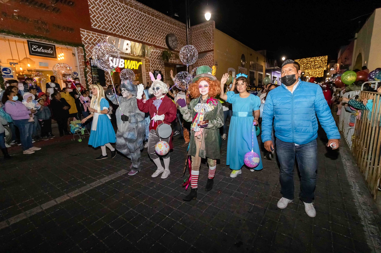 La magia de los Reyes Magos se vivió en San Pedro Cholula con desfile y rosca monumental