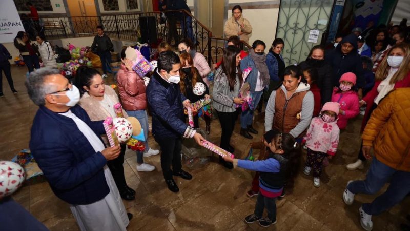 Celebran llegada de los Reyes Magos en Chignahuapan