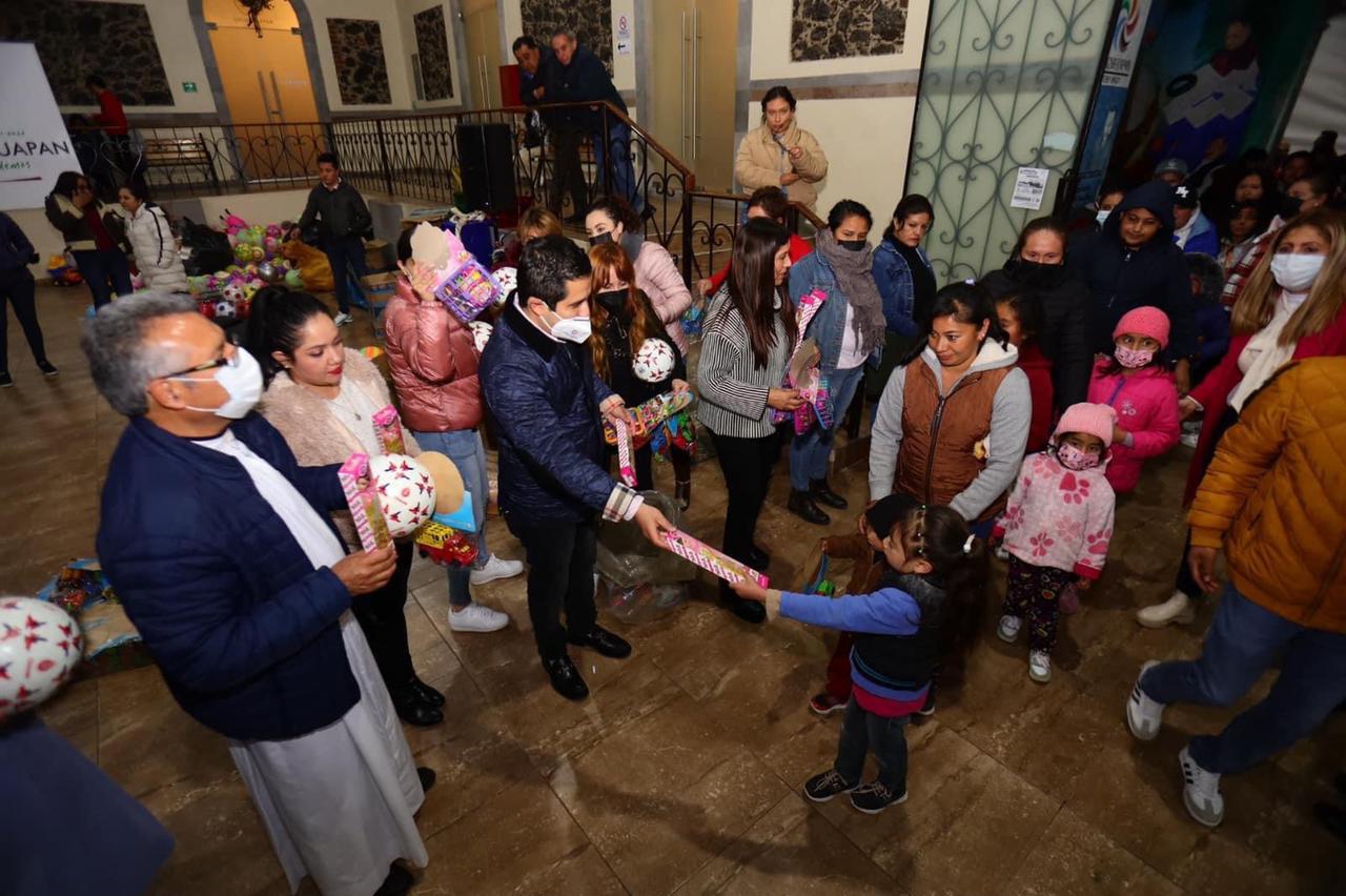 Celebran llegada de los Reyes Magos en Chignahuapan