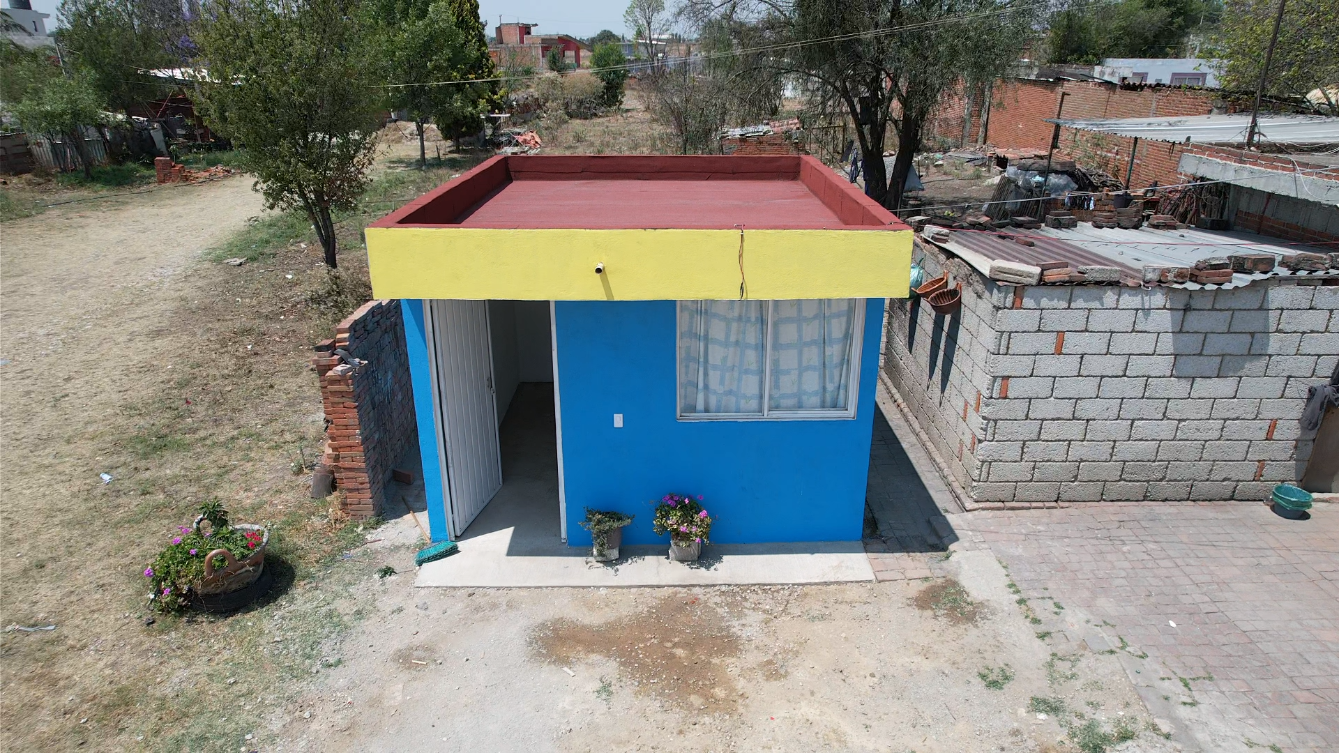 Entrega Ayuntamiento de Coronango cuartos adicionales y calentadores solares