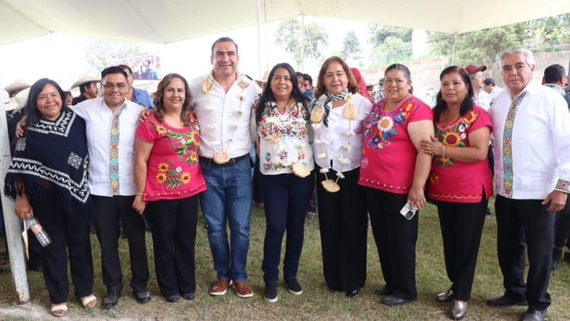 Reciben apoyos productores del campo de Teteles de Ávila Castillo