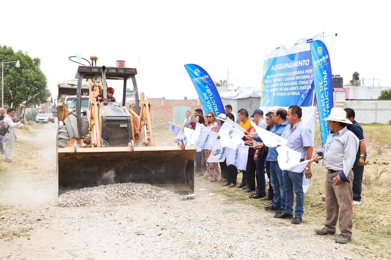 Inicia obra de adoquinamiento de la calle Vicente Fox, en Cholula