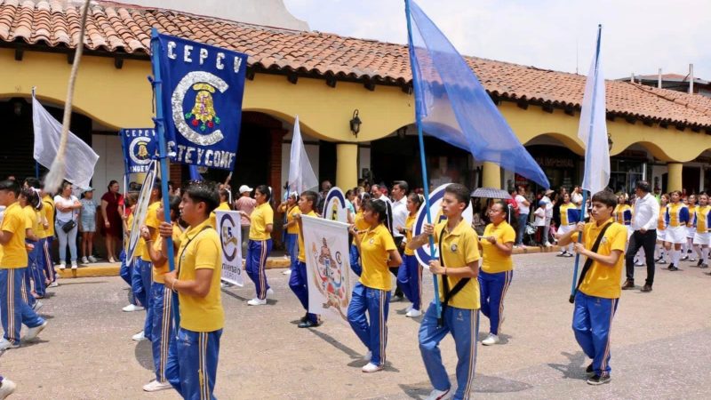 Realizan Desfile Conmemorativo al 5 de Mayo en Chignahuapan