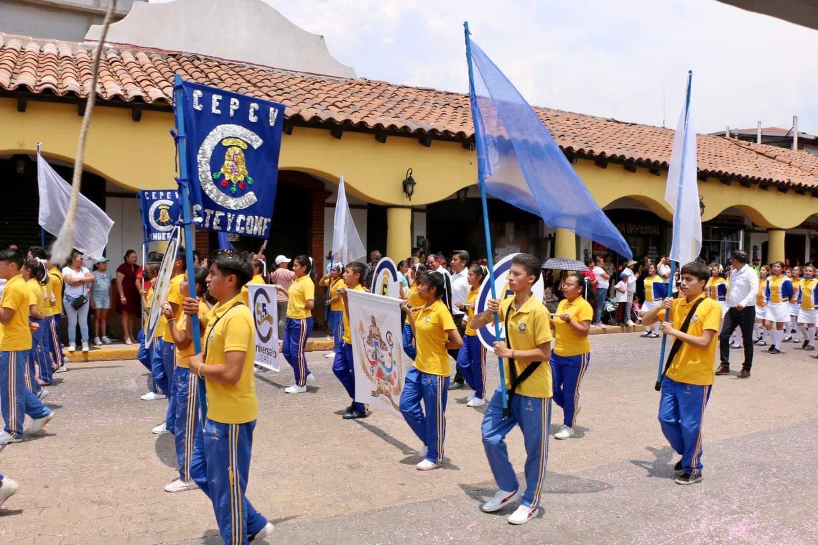 Realizan Desfile Conmemorativo al 5 de Mayo en Chignahuapan