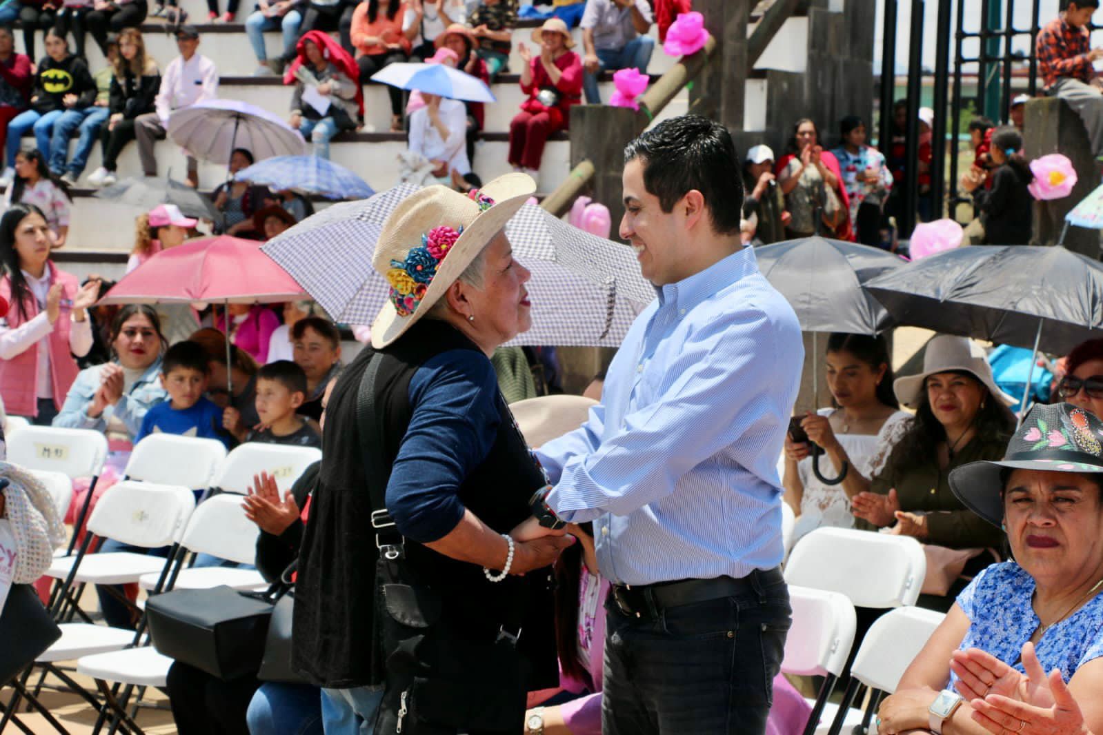 Festejan en su día a madres trabajadoras de Chignahuapan