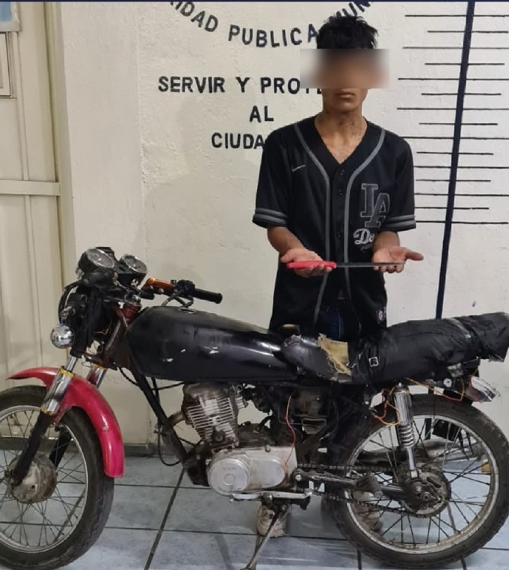 Aseguran en San Pedro Cholula a presunto ladrón de motocicleta