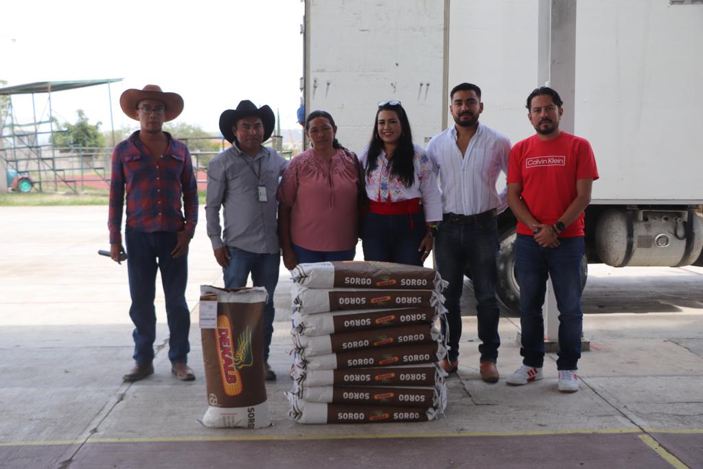 Productores de Izúcar de Matamoros reciben apoyos para el campo