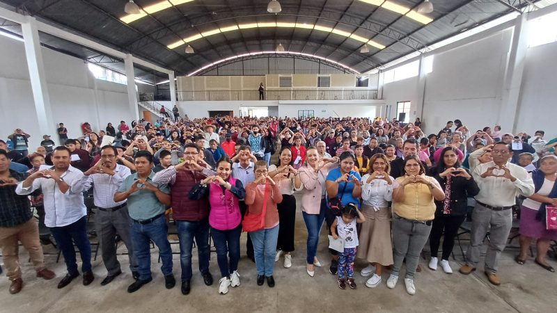 Reciben familias en Teziutlán apoyos de Bienestar