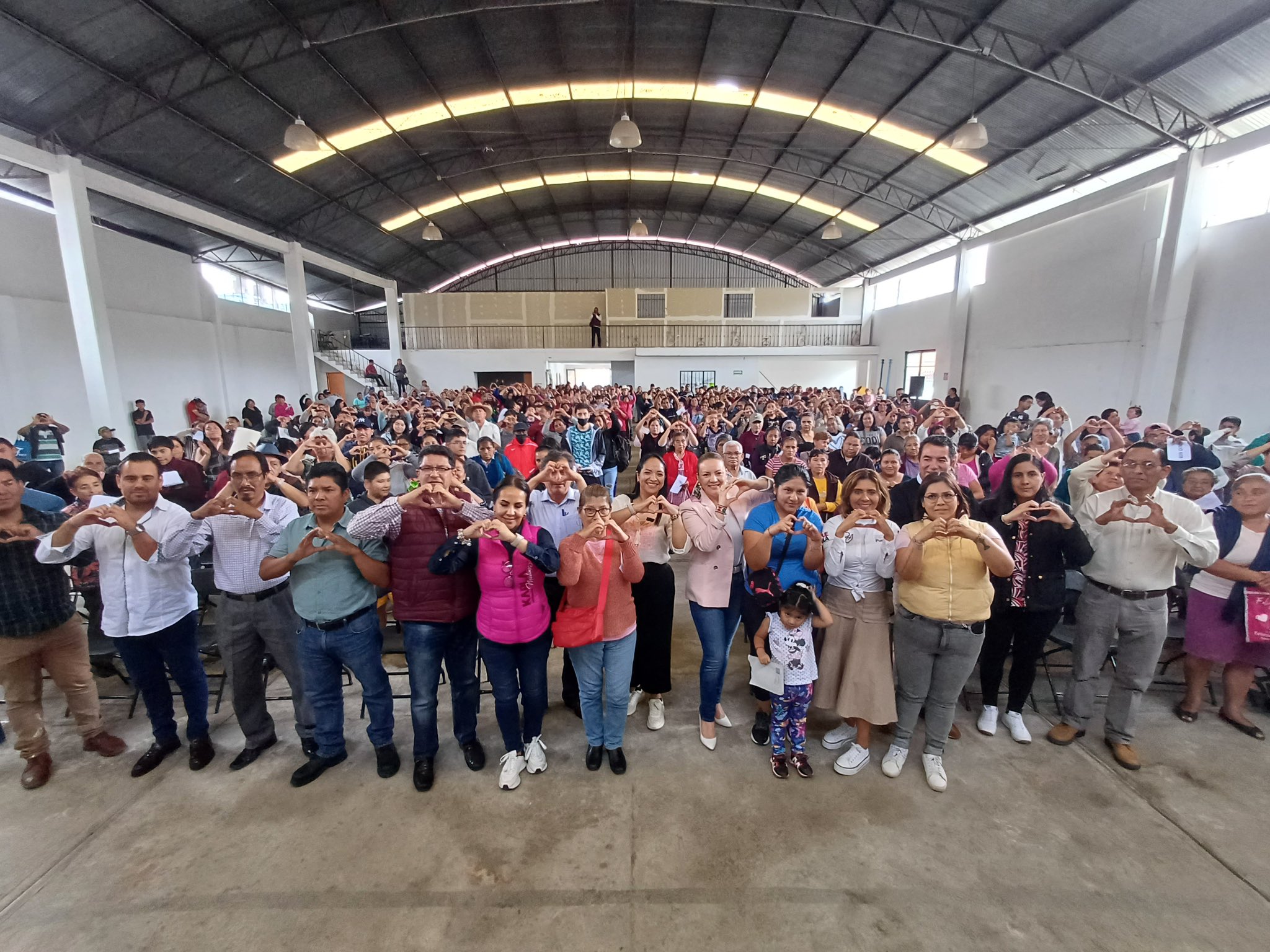 Reciben familias en Teziutlán apoyos de Bienestar