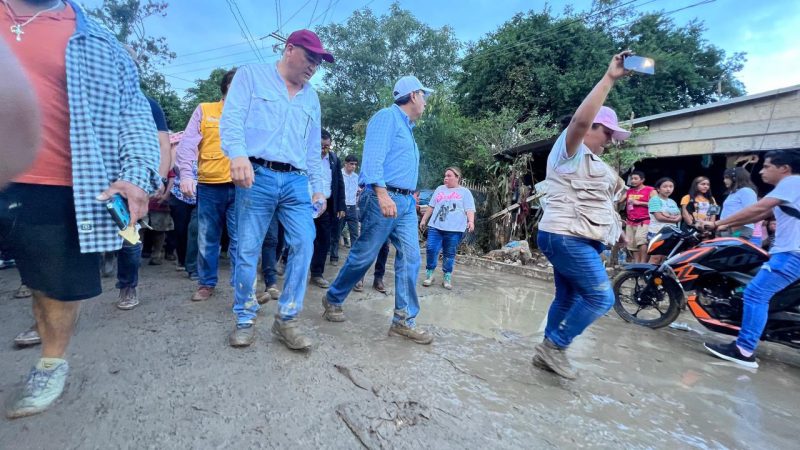 Recorre Sergio Salomón municipio de Puebla afectado por Otis