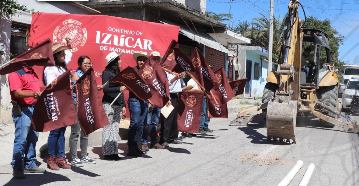 Reahbilta Ayuntamiento de Izúcar drenaje sanitario en La Asunción