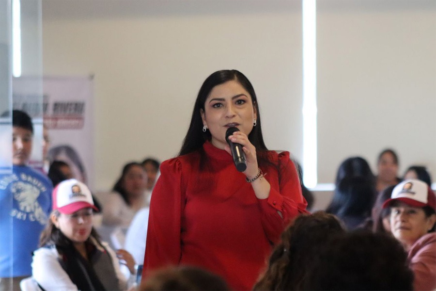 Levanta Claudia Rivera Vivanco la mano para la presidencia municipal de Puebla