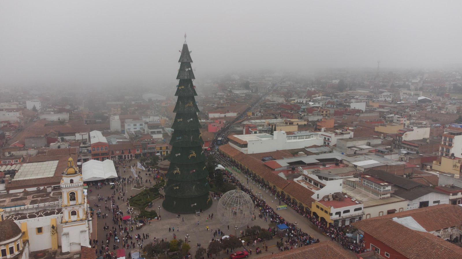 Con éxito realizan edición 27 de la Feria Nacional del Árbol y de la Esfera en Chignahuapan