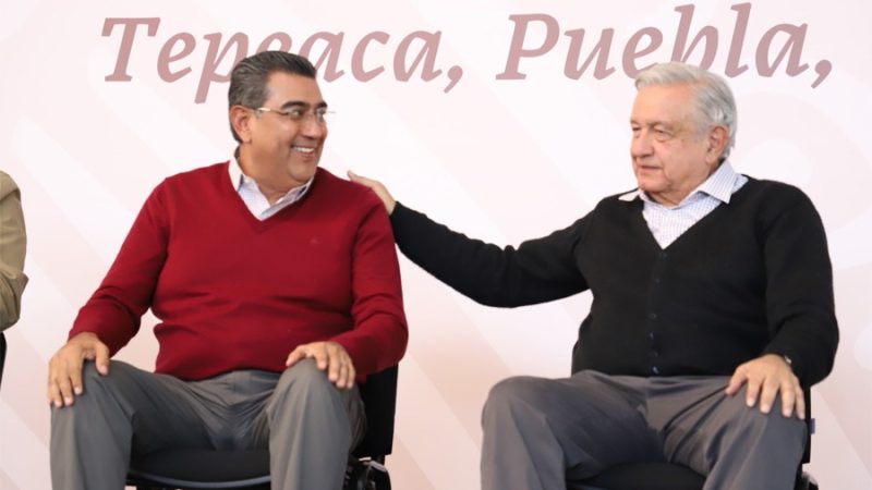 Reconoce AMLO trabajo de Sergio Salomón en su visita a Puebla