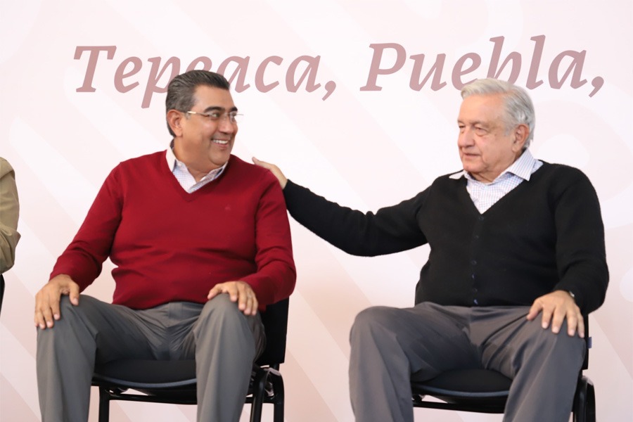 Reconoce AMLO trabajo de Sergio Salomón en su visita a Puebla