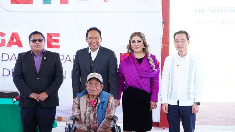 Entrega Embajada de Taiwán en México sillas de ruedas a DIF Tepeaca