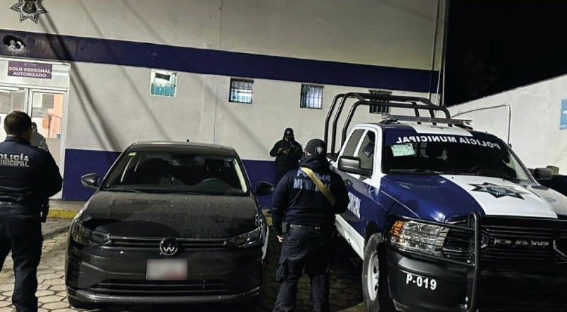 Policías de San Pedro Cholula frustran robo de un automóvil