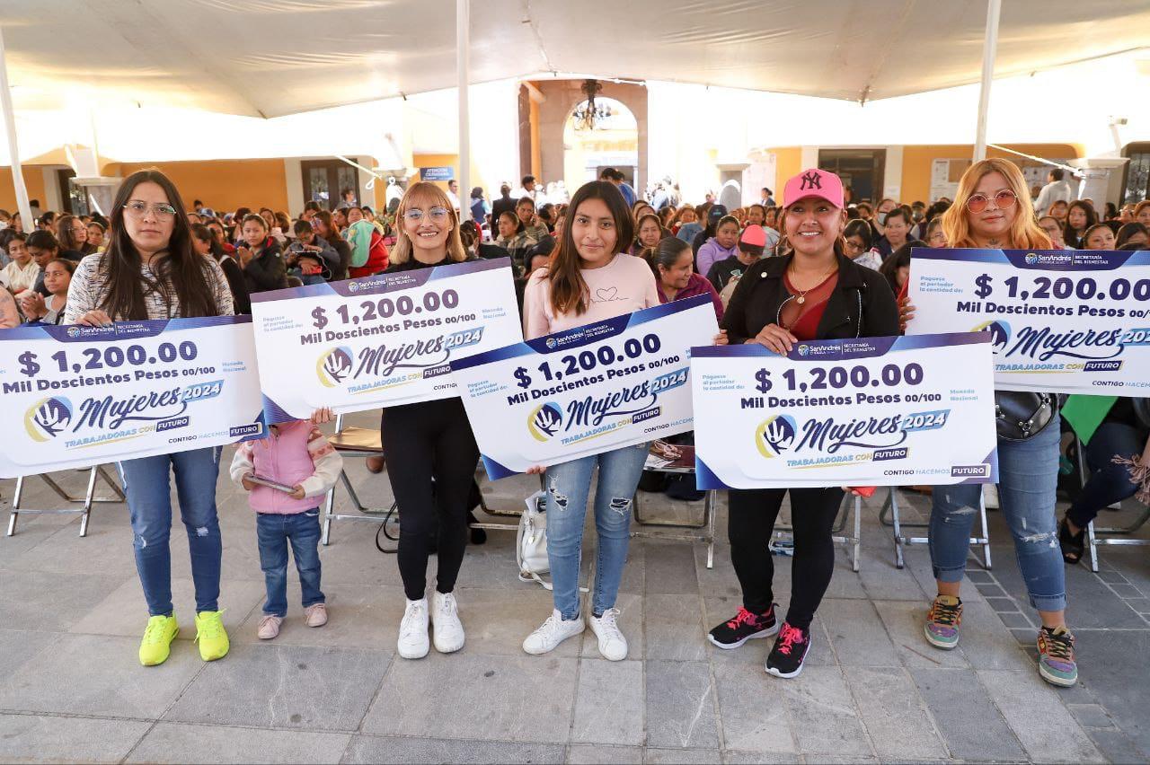 Entregan en San Andrés Cholula apoyos para mujeres