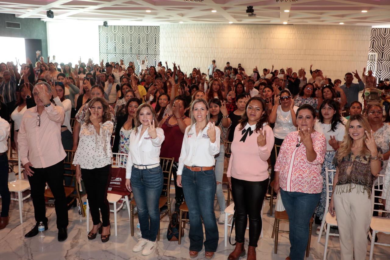 Encabeza Ceci Arellano foro “Valores Familiares” en San Andrés Cholula