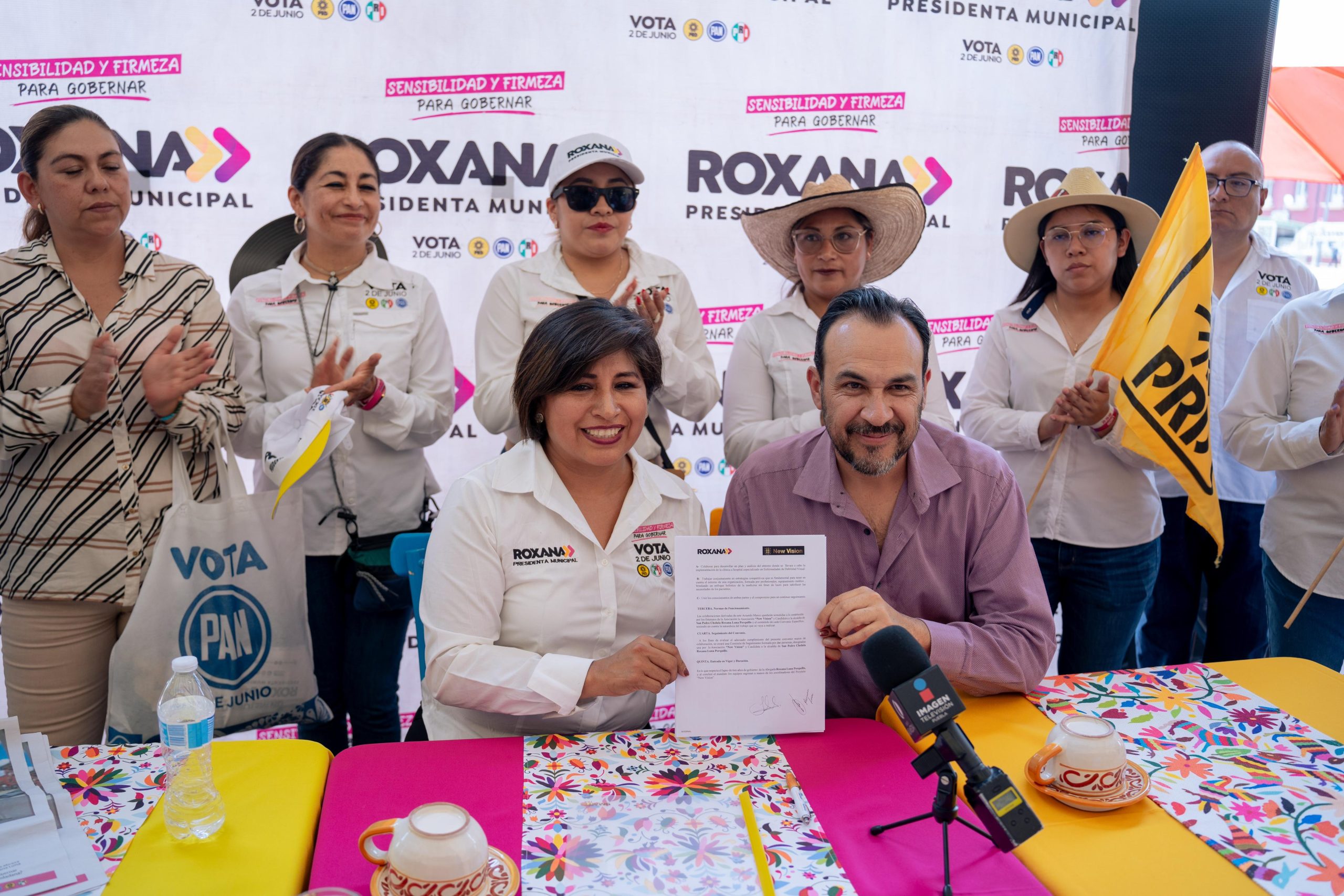 Firma Roxana Luna en San Pedro Cholula convenio con la Asociación “New Visión”