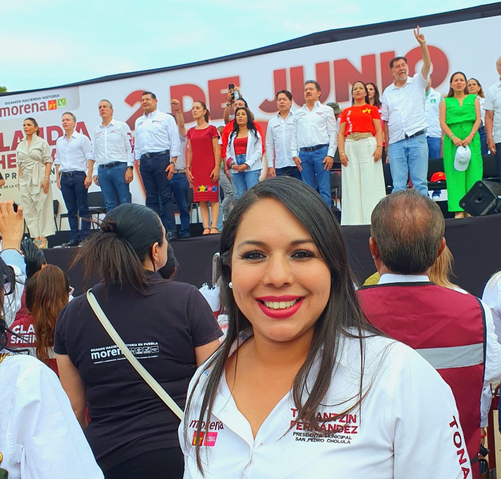 Junto con cholultecas, refrenda Tonantzin Fernández apoyo a Alejandro Armenta