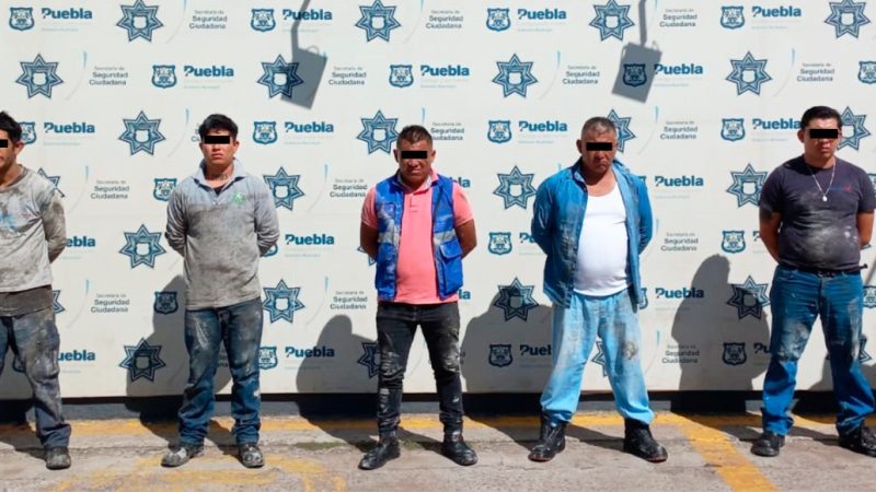 Detienen a cinco hombres por robo de cable en colonia céntrica de Puebla