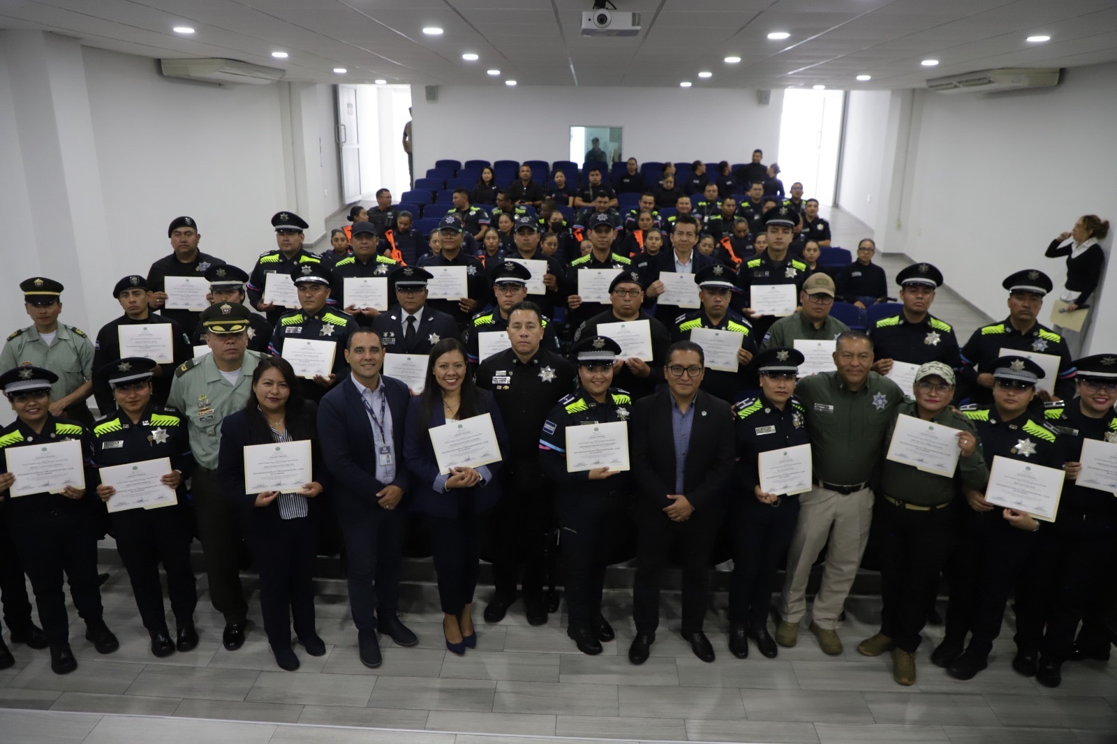 Culminan policías municipales de Puebla, diplomado impartido por la Policía Nacional de Colombia