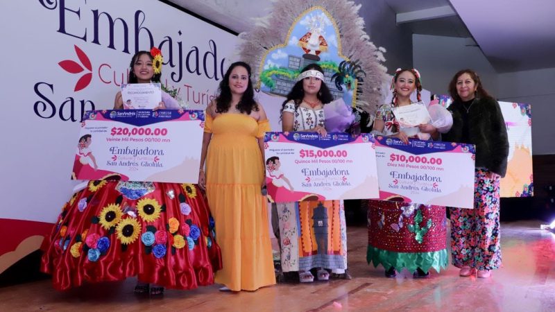 Premian a Embajadora Cultural y Turística de San Andrés Cholula