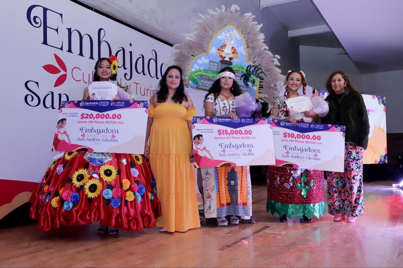 Premian a Embajadora Cultural y Turística de San Andrés Cholula