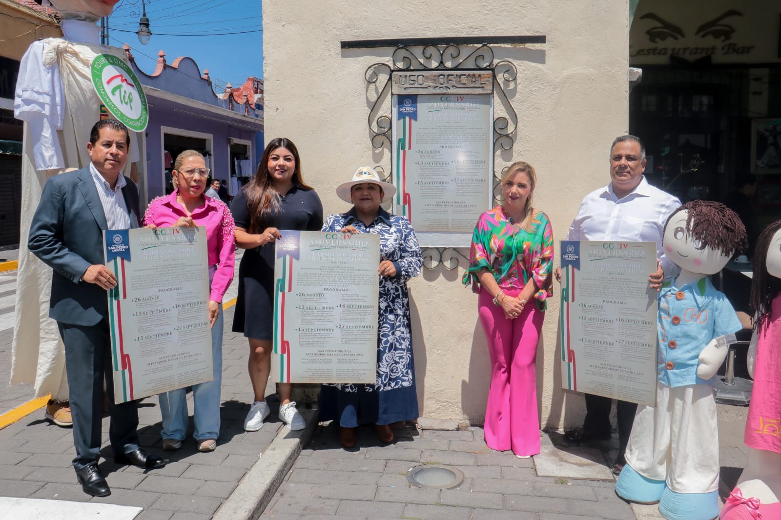 Inician festejos patrios en San Pedro Cholula con pega del Bando Solemne