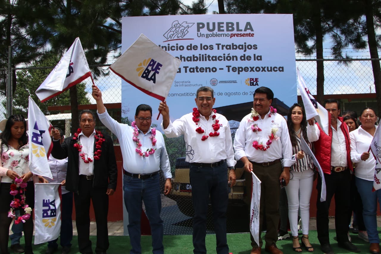 Entregan rehabilitación de la carretera a Ixtacamaxtitlán