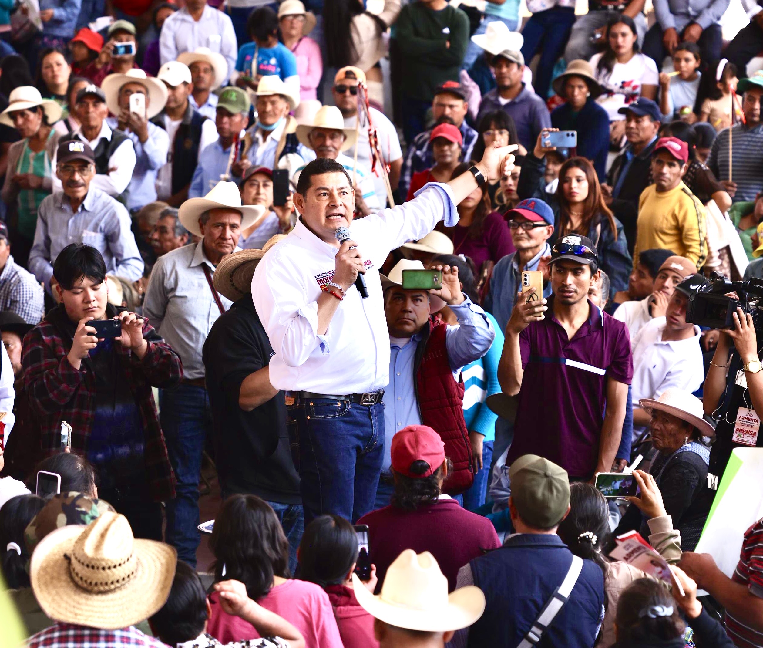 Refrenda Armenta apoyo a comunidades indígenas de Puebla 