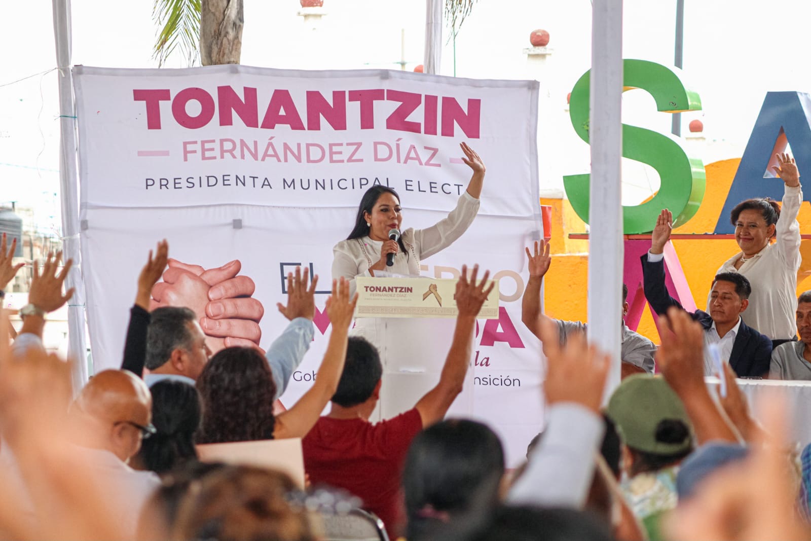 Atiende Tonantzin Fernández peticiones ciudadanas en junta auxiliar de Cholula