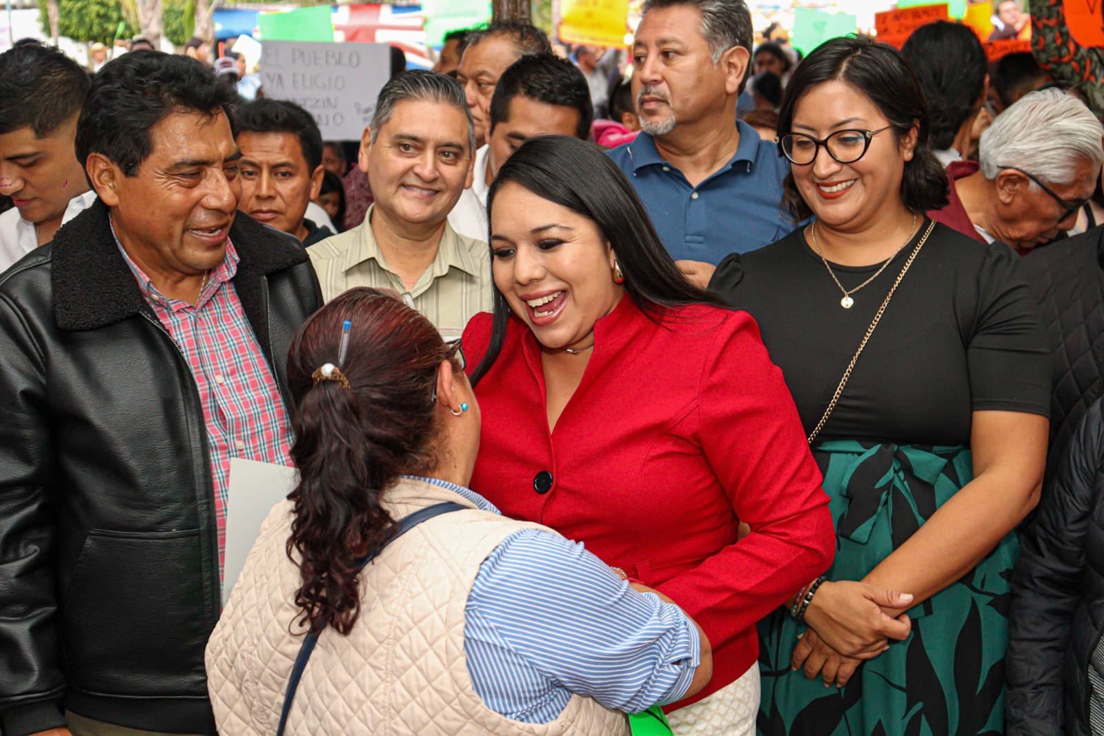 Respaldan en Momoxpan, proyecto de Tonantzin Fernández en San Pedro Cholula