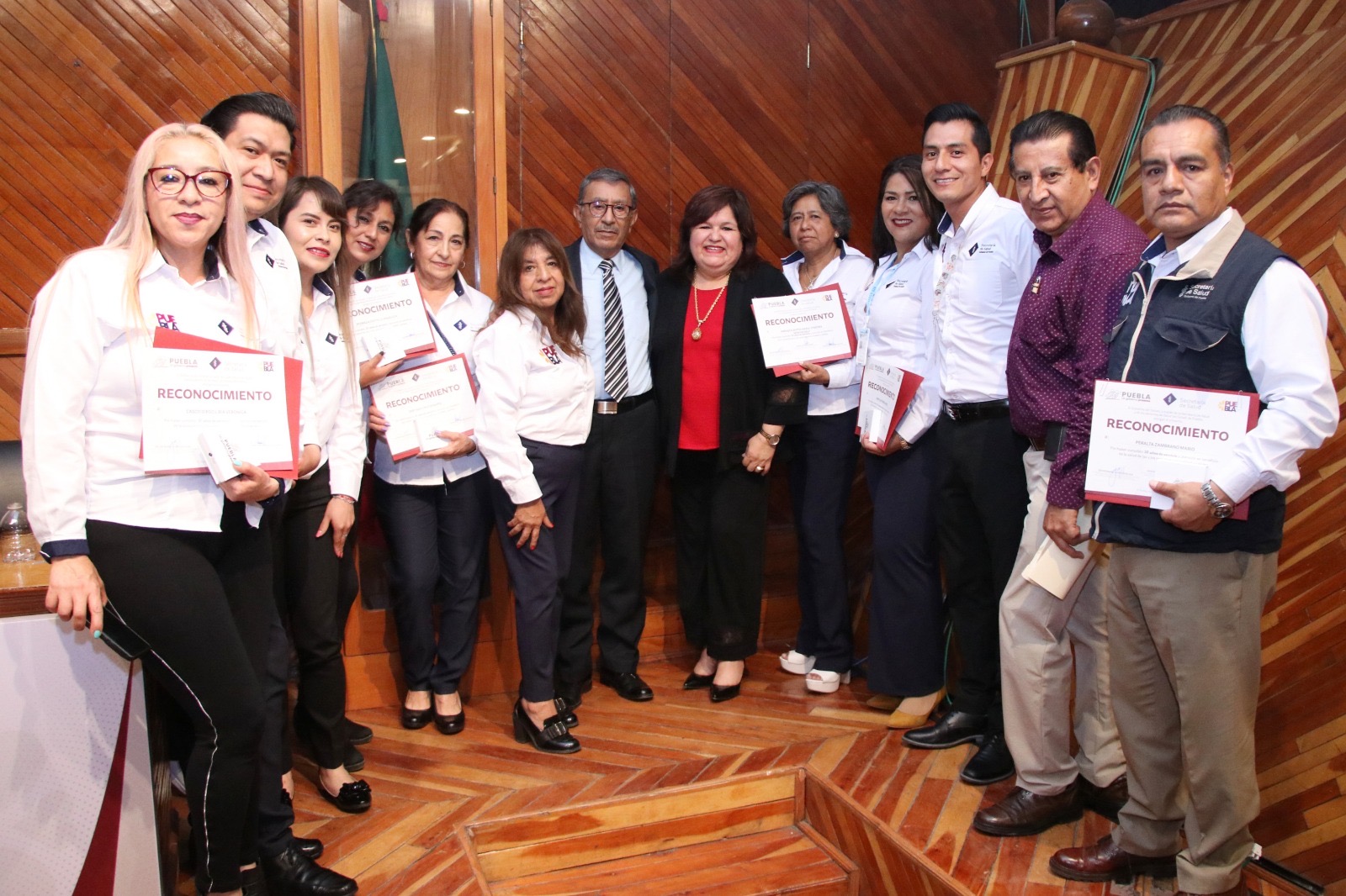 Reconocen a personal de Salud por su trayectoria