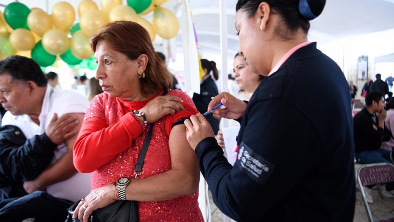 Pide Salud vacunarse para evitar enfermedades respiratorias