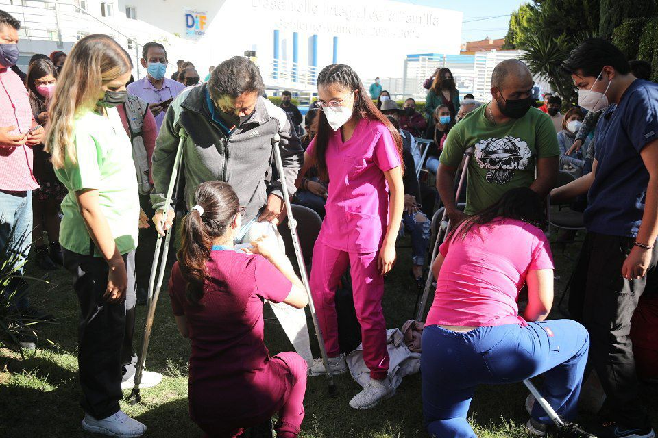 Entregan prótesis y ortesis personas vulnerables en San Andrés Cholula