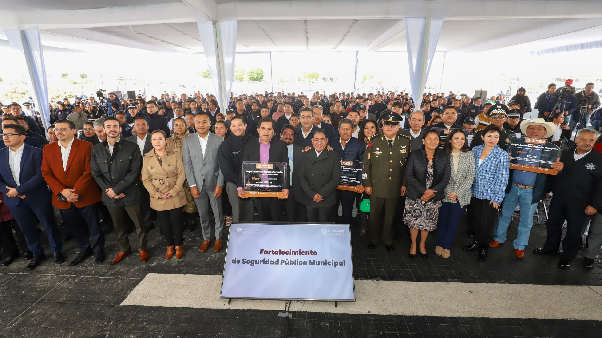 Entrega Gobierno de Puebla equipo para fortalecer la seguridad en Izúcar de Matamoros