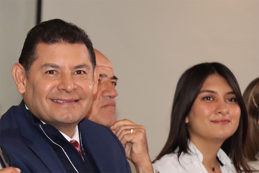Apuesta Alejandro Armenta por defender el derecho al agua